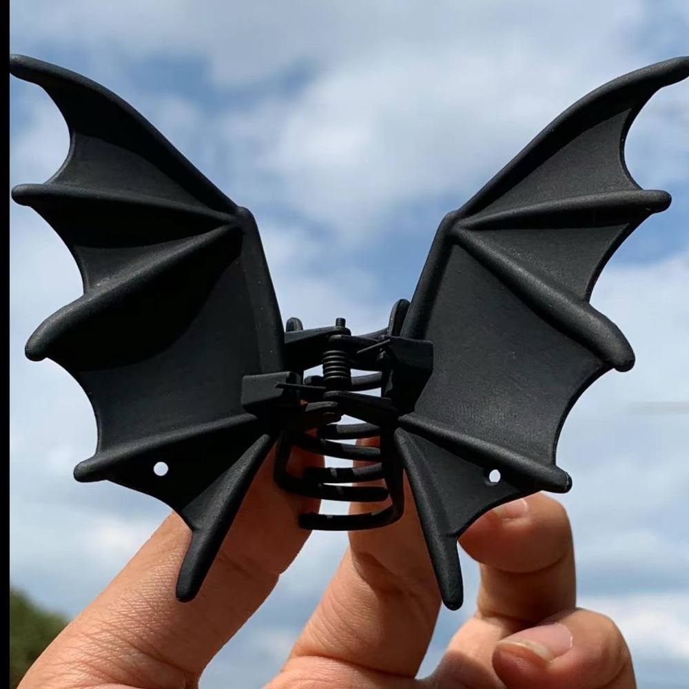 Black Bat Wing Metal Hair Clip - Picture 2 of 4
